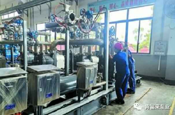 星空体育·星空官方网站-星空体育(中国)生产线员工正在组装化工成套机组