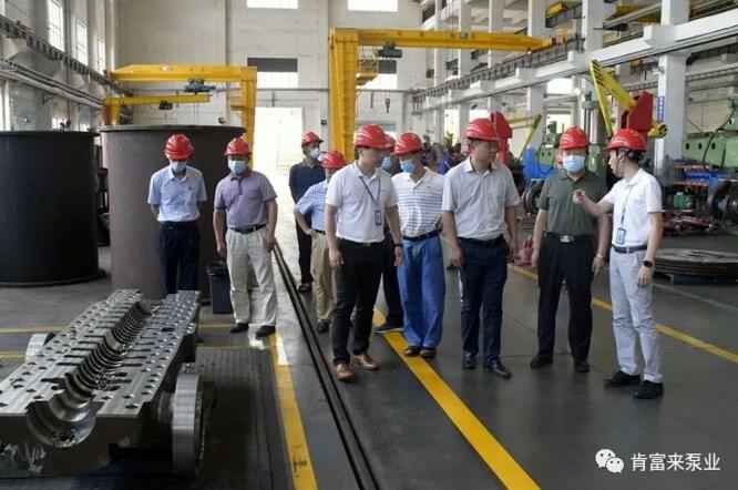 董事长、总经理陈迪，党委副书记黎宇明陪同调研组一行参观星空体育·星空官方网站-星空体育(中国)展览室